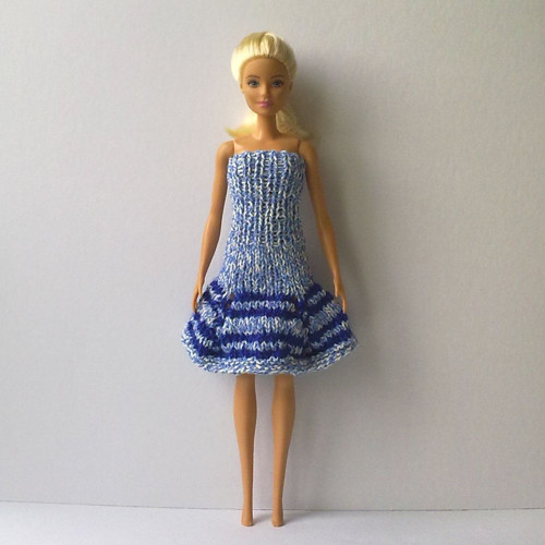 Oblečky pro Barbie - šaty, kabátek — foto 2