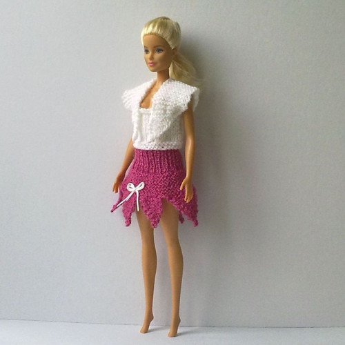 Oblečky pro Barbie - triko, sukně — foto 3