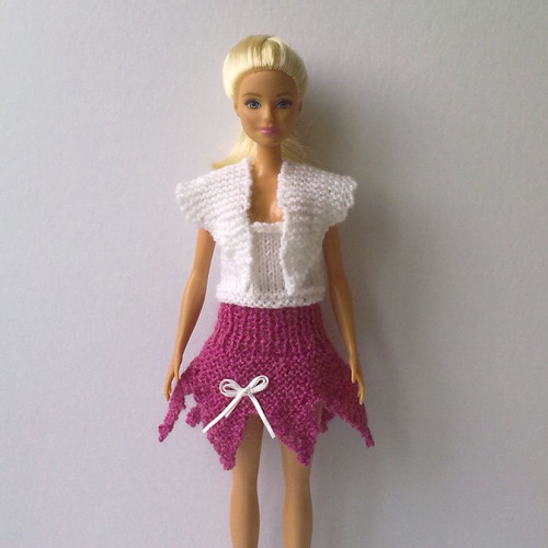 Oblečky pro Barbie - triko, sukně — foto 2