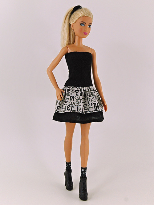 Barbie - Písmenkovočerné šaty — foto 3