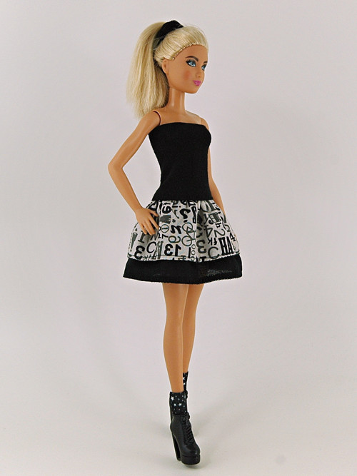 Barbie - Písmenkovočerné šaty — foto 2