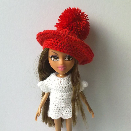 Oblečky pro BRATZ - červený baret — foto 2