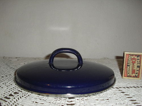 Kovová POKLIČKA, tmavě modrý smalt, 19 cm — foto 2