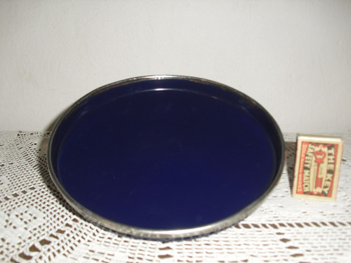 Kovová POKLIČKA, tmavě modrý smalt, 19 cm — foto 3