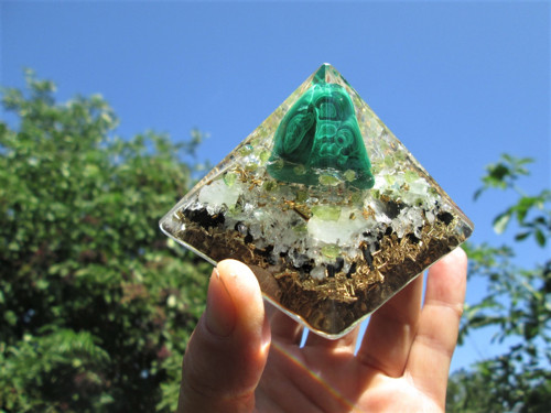 Org. pyramida ,, Životních změn " s malachitem — foto 2