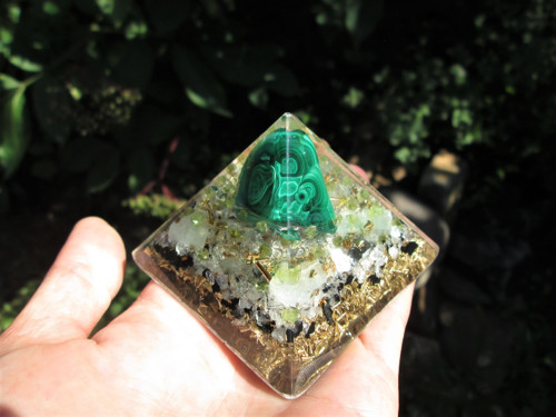 Org. pyramida ,, Životních změn " s malachitem — foto 6