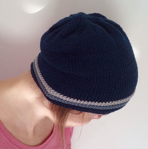 Čapka TMAVĚ MODRÁ 50% merino — foto 3
