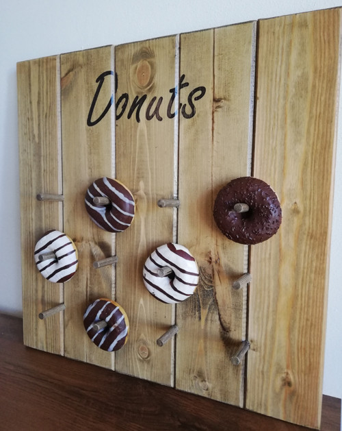 Vešiak na donutky — foto 2