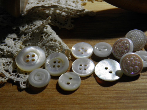 Staré perleťové knoflíky — foto 3