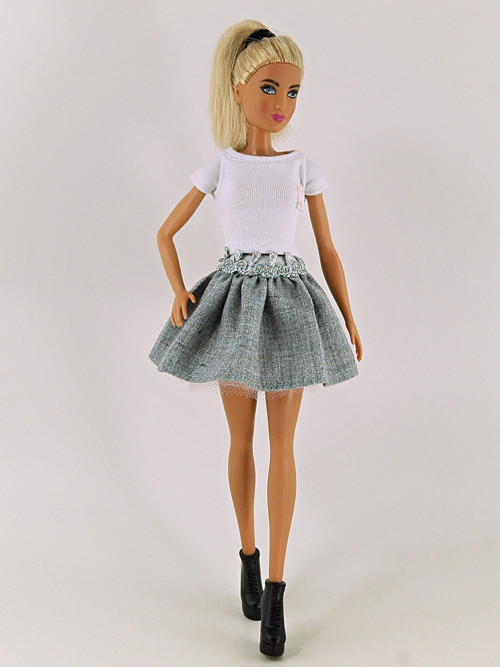 Barbie - Vlněný kostýmek — foto 2