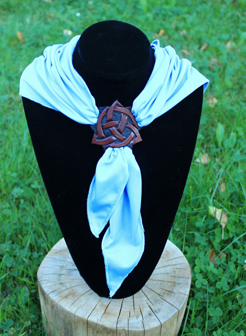 Kožené bolo na šátek Triquetra — foto 2