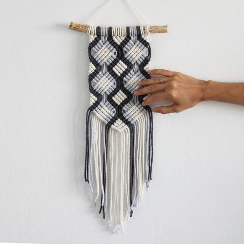 Šedobílé macramé střední — foto 2