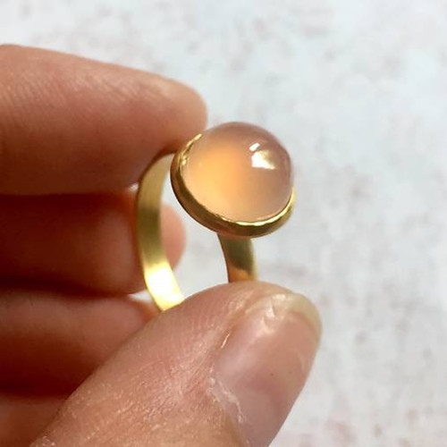 Elegantní prsten s chalcedonem chirurg. ocel — foto 6