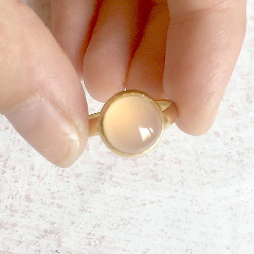 Elegantní prsten s chalcedonem chirurg. ocel — foto 5