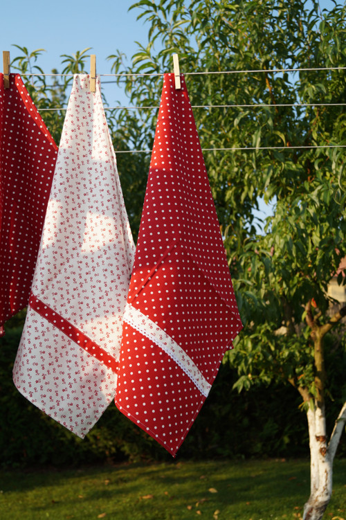 Utěrka červená kytička. — foto 2