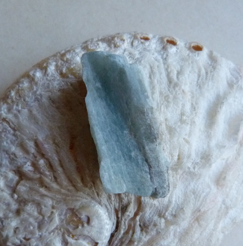 Akvamarín surový - 3,8 cm — foto 5