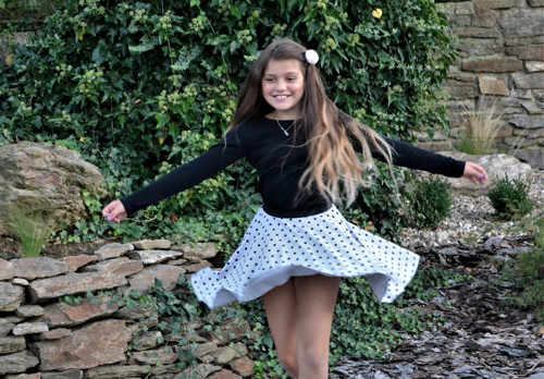 Kolová sukýnka s puntíky — foto 4