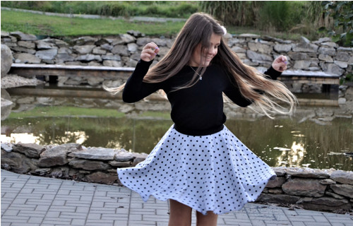 Kolová sukýnka s puntíky — foto 5