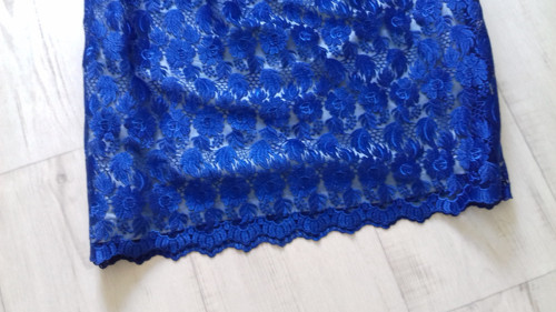 Společenské krajkové šaty — foto 2