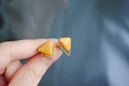 Minimalistické trojúhelníky_okrové — foto 3