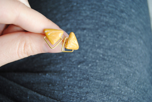 Minimalistické trojúhelníky_okrové — foto 4