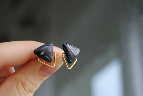 Minimalistické trojúhelníky_černé — foto 2