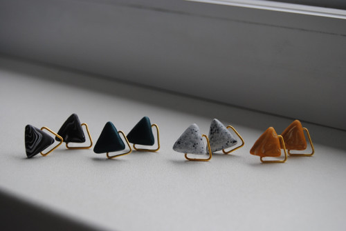 Minimalistické trojúhelníky_okrové — foto 5