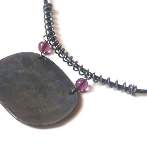 Višňový - smaltovaný náhrdelník — foto 4