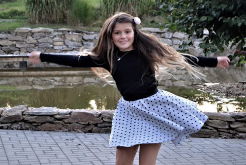 Kolová sukýnka s puntíky — foto 6