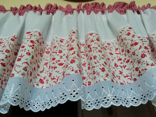 Záclonka červené kytičky — foto 3