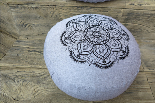 Vyšívaný puff mandala, průměr 30cm, šedá/černá — foto 2