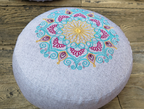 Vyšívaný puff mandala, průměr 30cm barevná — foto 2