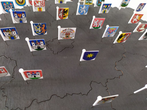 Mapa České republiky - dřevěná + erby — foto 2