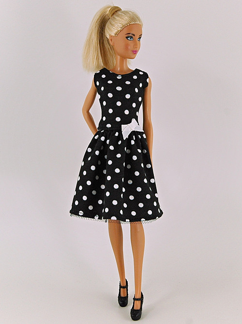 Barbie - Puntíkaté šaty — foto 2