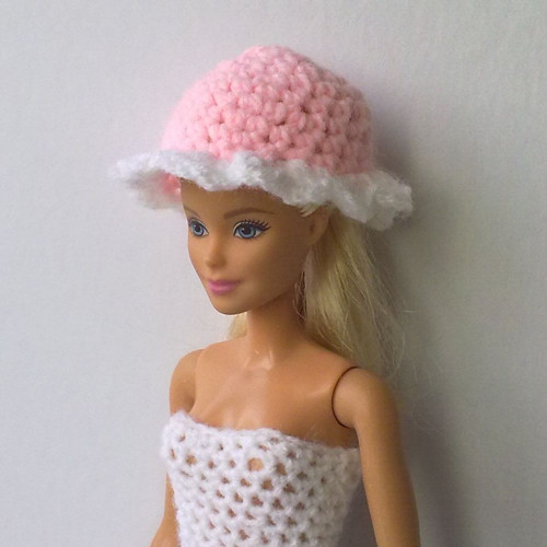 Oblečky pro Barbie - šaty, klobouček — foto 3