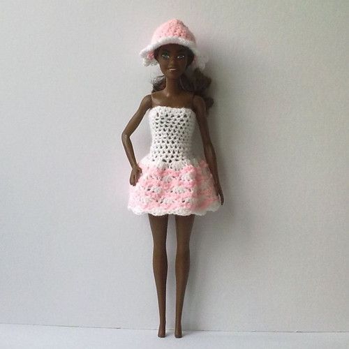 Oblečky pro Barbie - šaty, klobouček — foto 4