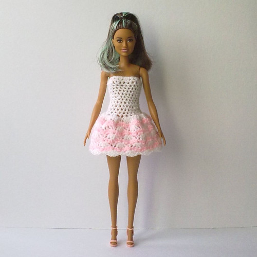 Oblečky pro Barbie - šaty, klobouček — foto 2