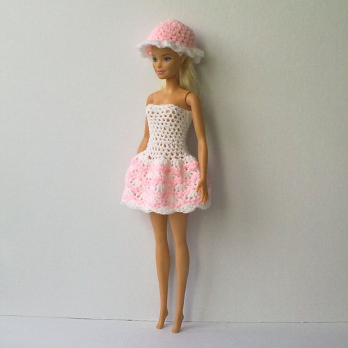 Oblečky pro Barbie - šaty, klobouček — foto 5