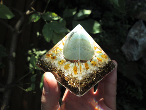 Org. pyramida ,, Snového světa " s amazonitem — foto 6