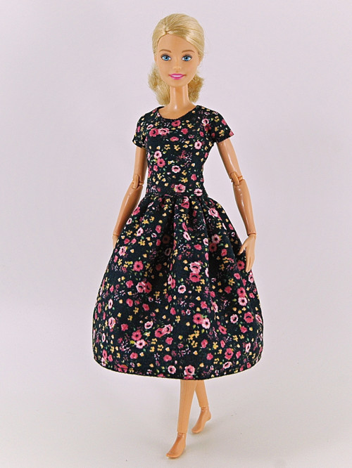 Barbie - Vycházkové šaty — foto 4