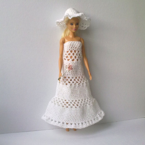 Oblečky pro Barbie - šaty, klobouk, růžička — foto 2