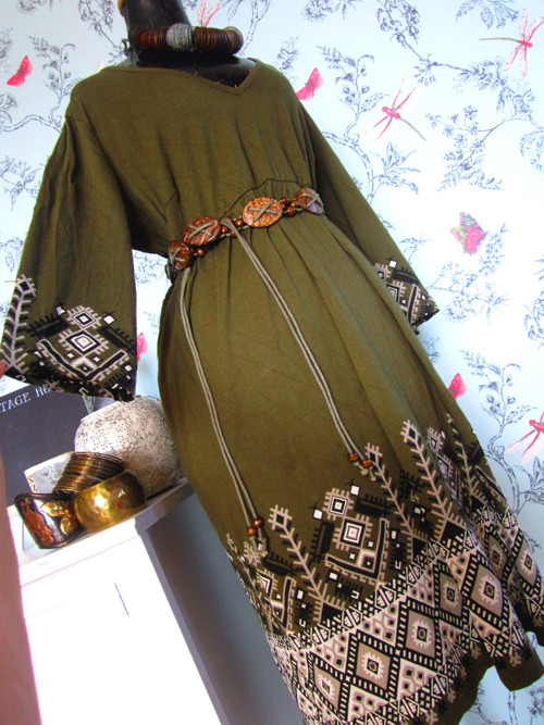 Šaty indián v khaki, větší — foto 3