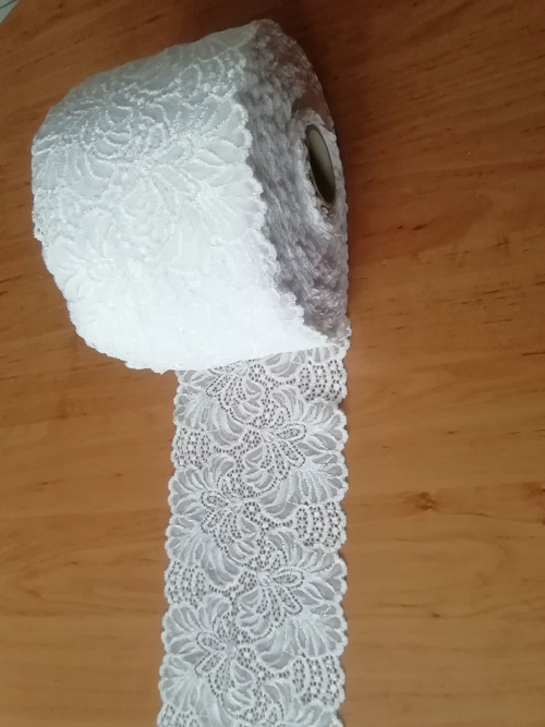 Luxusní bílá elastická krajka — foto 2