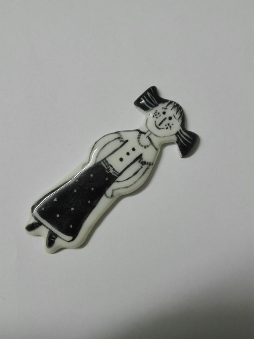Porcelánová brož Pihatá. — foto 3