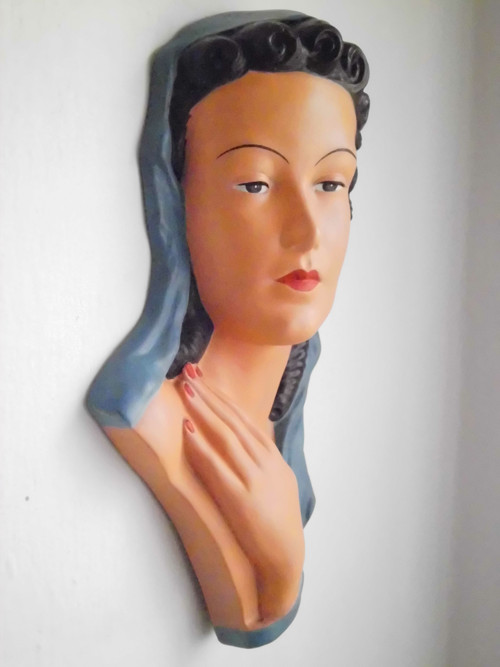 Španělská krasavice (art deco reliéf) — foto 3