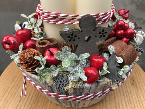 Červený adventní svícen — foto 4