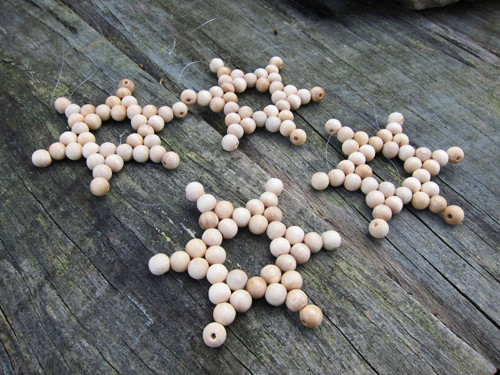 Hvězdička z dřevěných korálků - přírodní 8cm — foto 2
