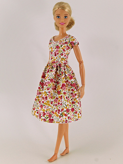 Barbie - žlutočervené šaty — foto 3