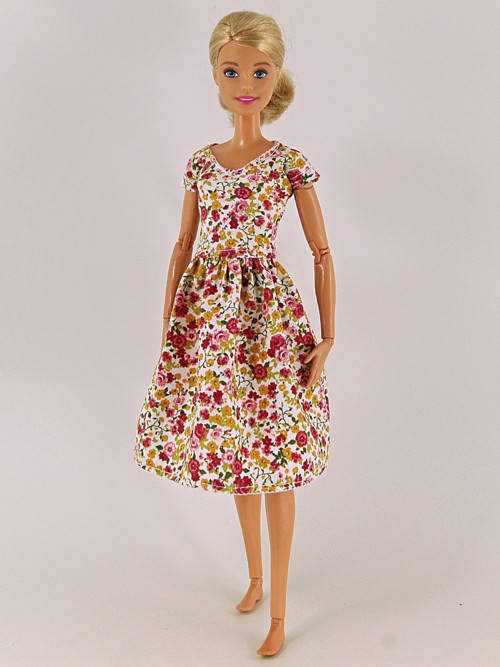 Barbie - žlutočervené šaty — foto 2
