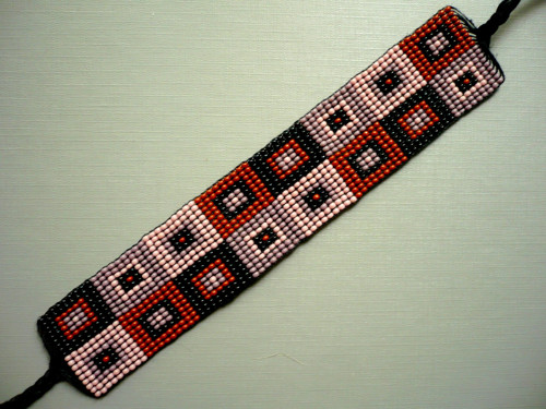 Hnědý náramek — foto 2